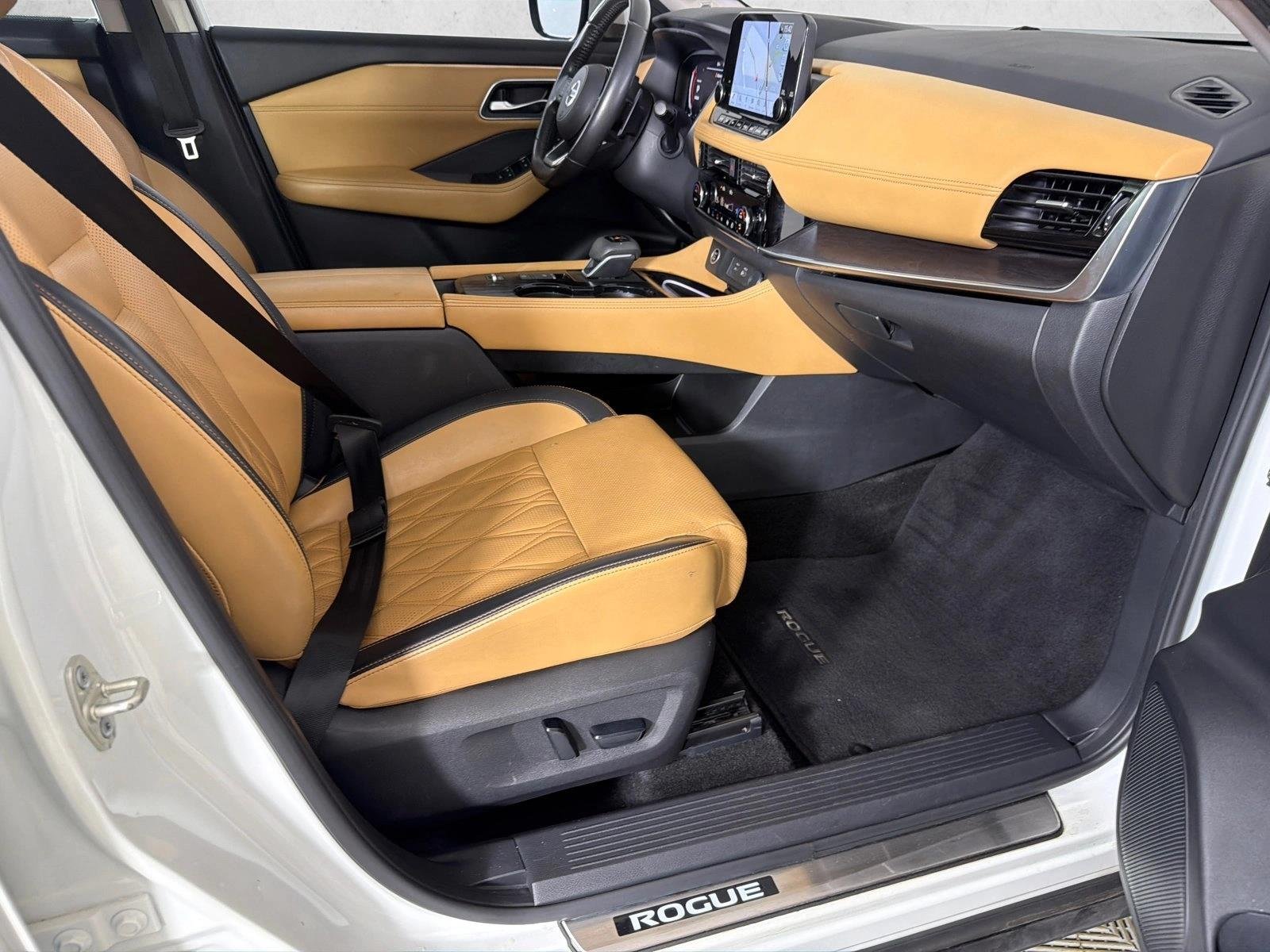 Used 2021 Pearl White Tricoat Nissan Platinum image 15
