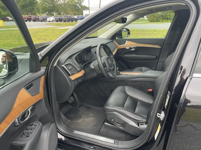 Used 2021 Black Volvo Momentum image 7