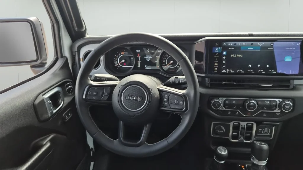 Used 2025 White Jeep Sport S image 11