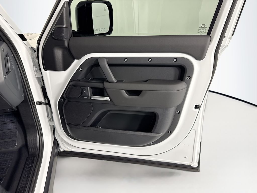 Used 2026 Fuji White Land Rover S image 27