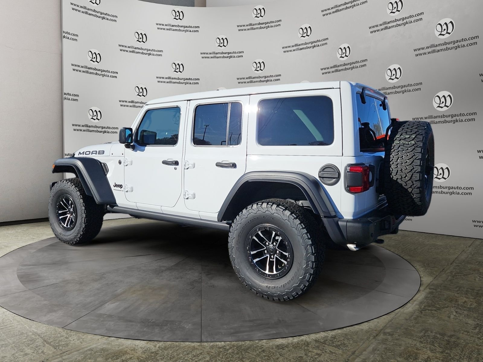 New 2026 Bright White Clear-Coat Exterior Paint Jeep Moab 392 image 3