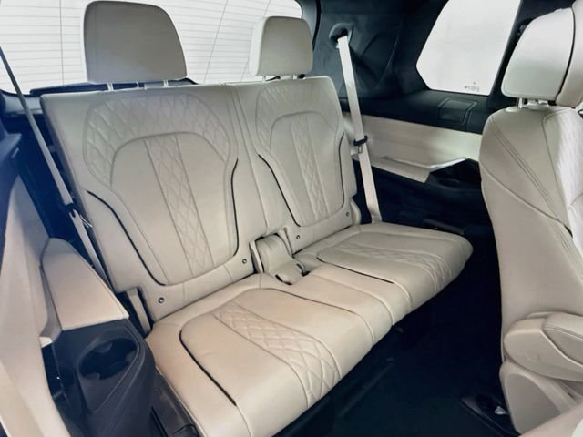 New 2027 White Metallic BMW xDrive40i image 29