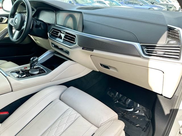 Used 2021 White BMW xDrive40i image 31
