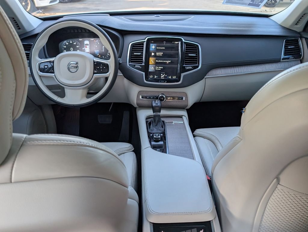 Used 2022 White Volvo T6 Inscription 6 Passenger image 20