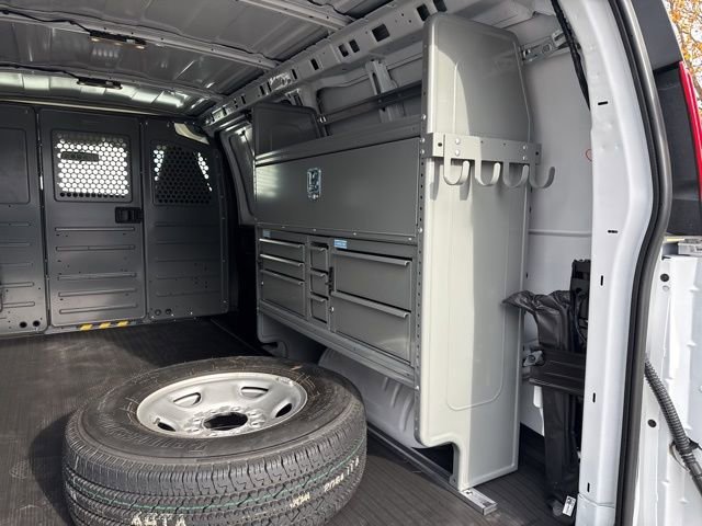 2025 Chevrolet Express Cargo Work Van - Photo 11