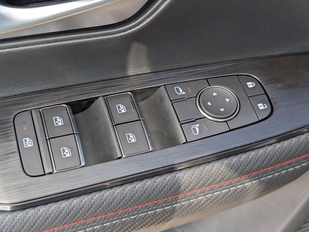 2026 Nissan KICKS SR - Photo 14