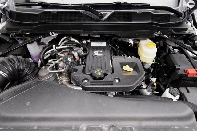 New 2026 Bright White Clear-Coat Exterior Paint RAM LARAMIE image 12