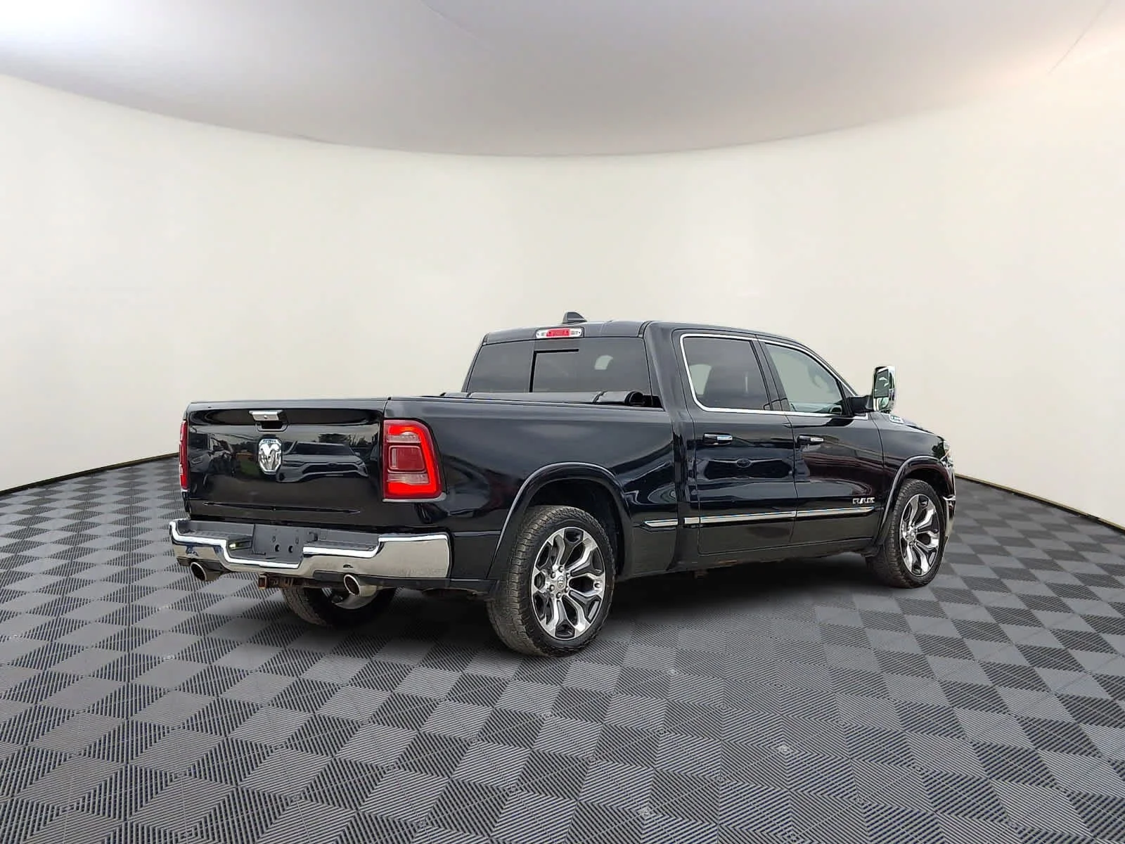 Used 2019 Diamond Black Crystal Pearl Ram Limited image 5