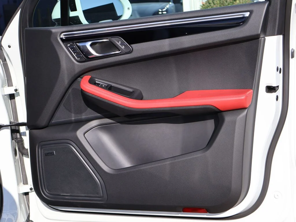 Used 2020  Porsche Base image 11