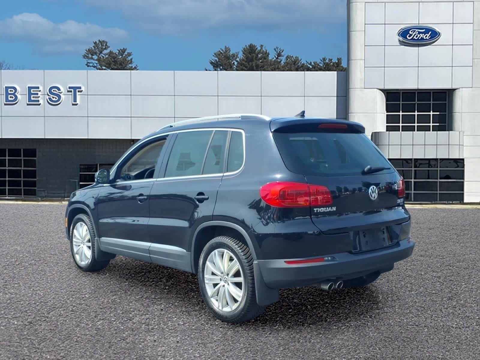 Used 2013 Deep Black Metallic Volkswagen SE w/Sunroof & Nav image 4