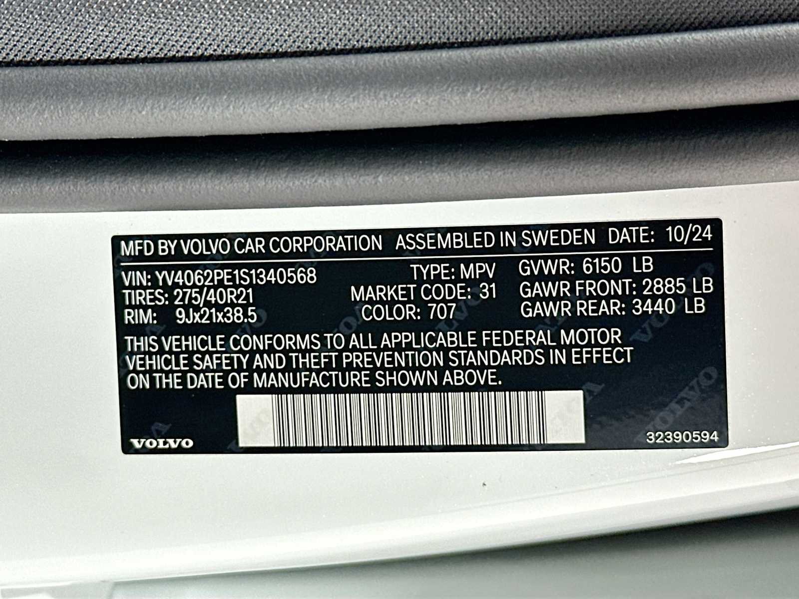 Certified Used 2025 Crystal White Volvo Plus image 29