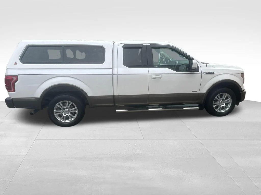 Used 2015  Ford Lariat image 26