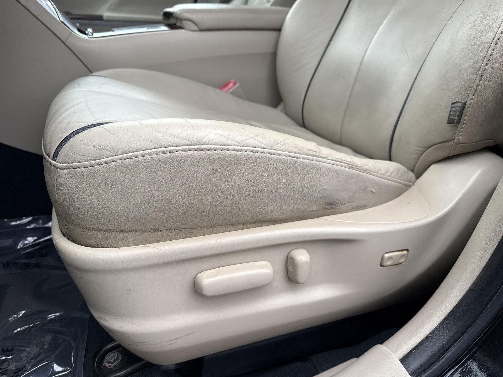 Used 2009 Black Toyota FWD V6 image 11