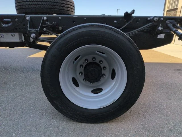 New 2026 Oxford White Ford XL image 27