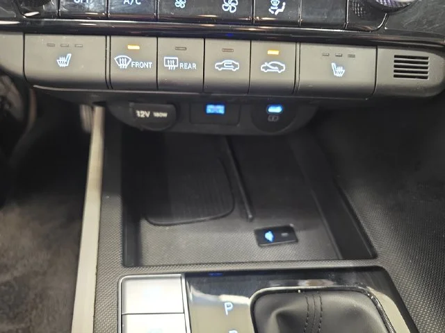 Used 2025 Metal Hyundai Limited image 25
