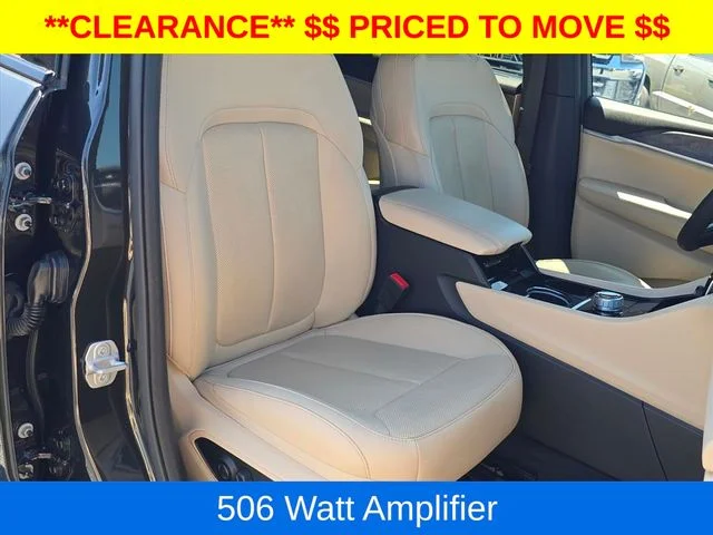 Used 2023  Jeep Limited image 17