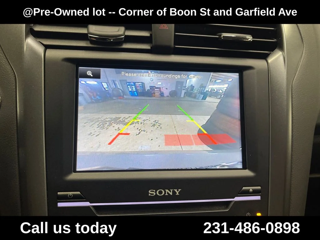 Used 2014 Silver Ford Titanium image 23