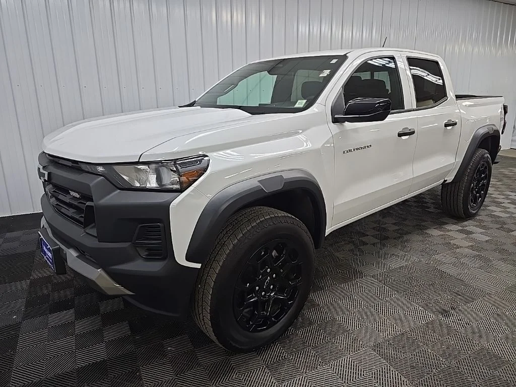 Used 2026 White Chevrolet Trail Boss image 9
