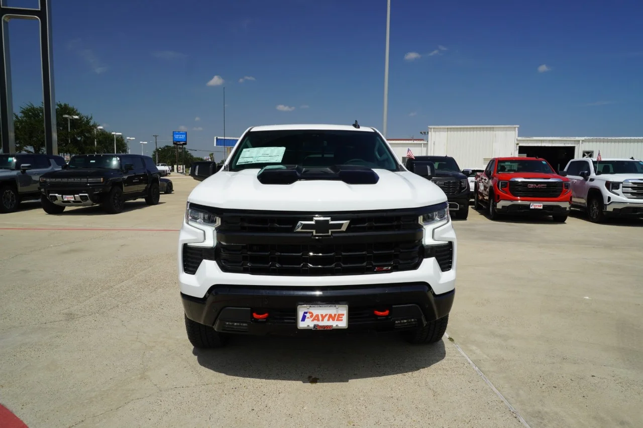 2026 Chevrolet Silverado 1500 LT Trail Boss - Photo 2