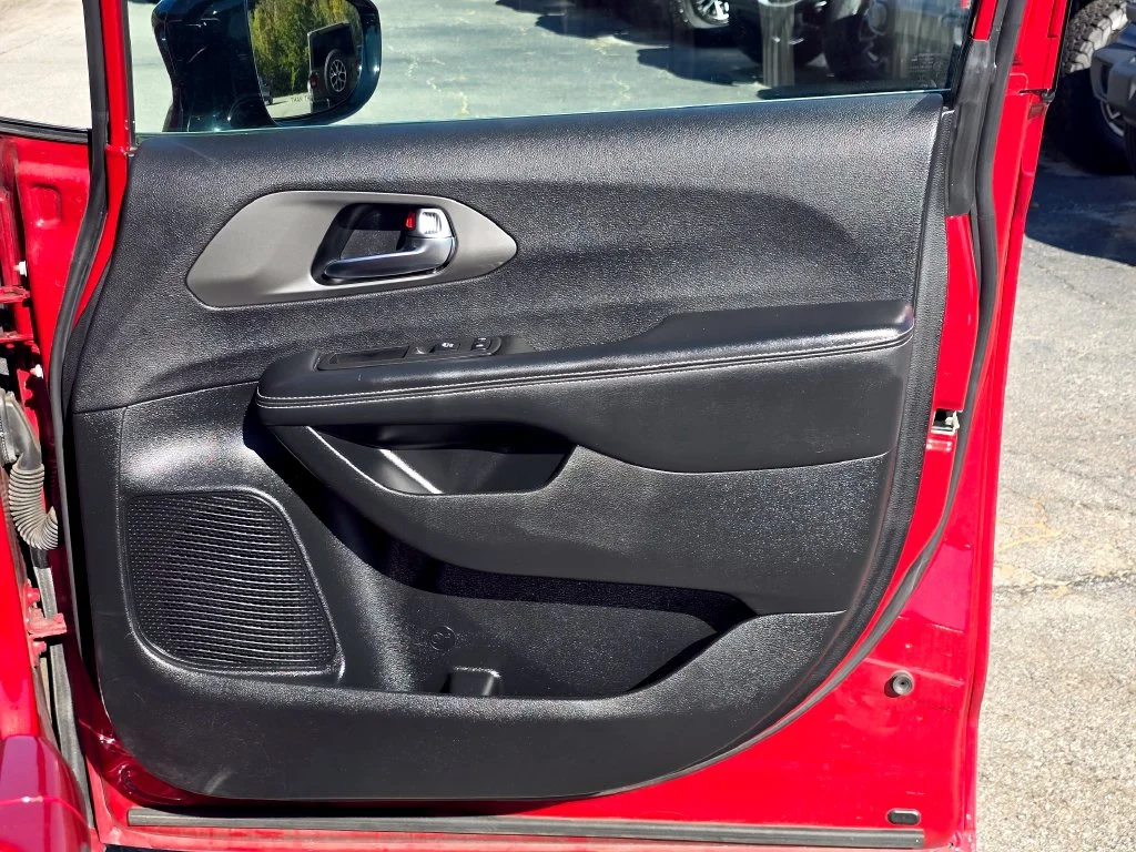 Used 2025 Red Chrysler Select image 45