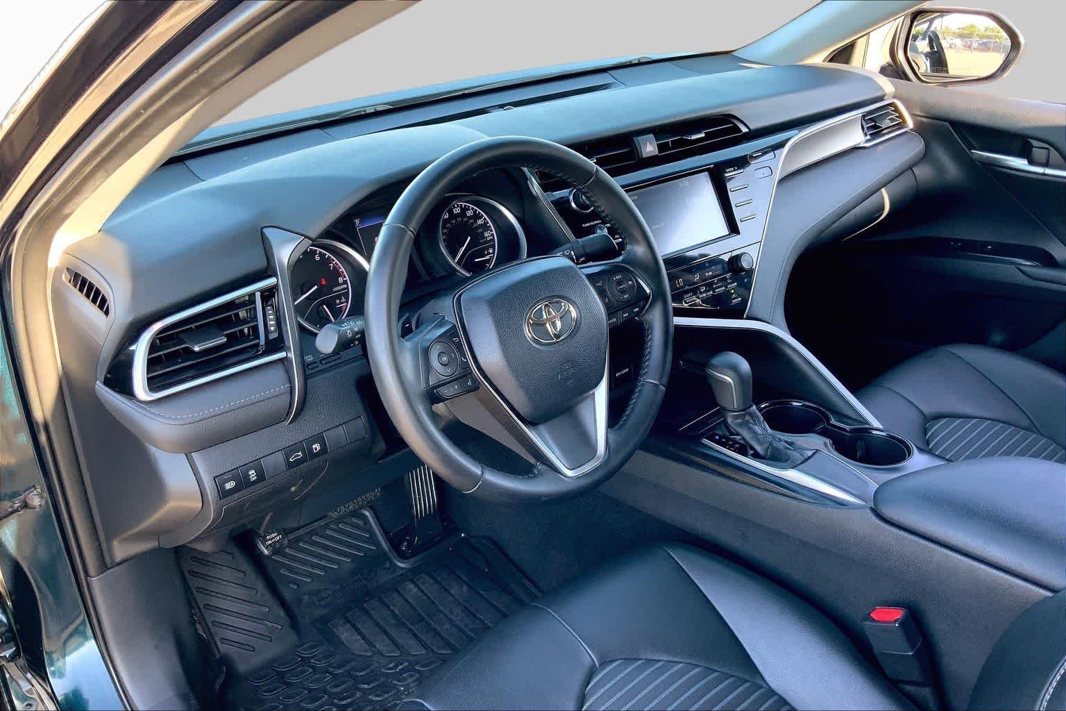 Used 2018 Galactic Aqua Mica Toyota SE image 17