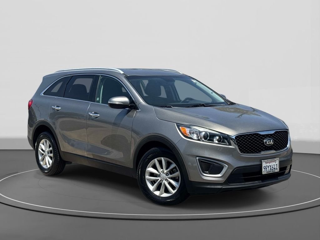 2017 Kia Sorento LX AT's photo