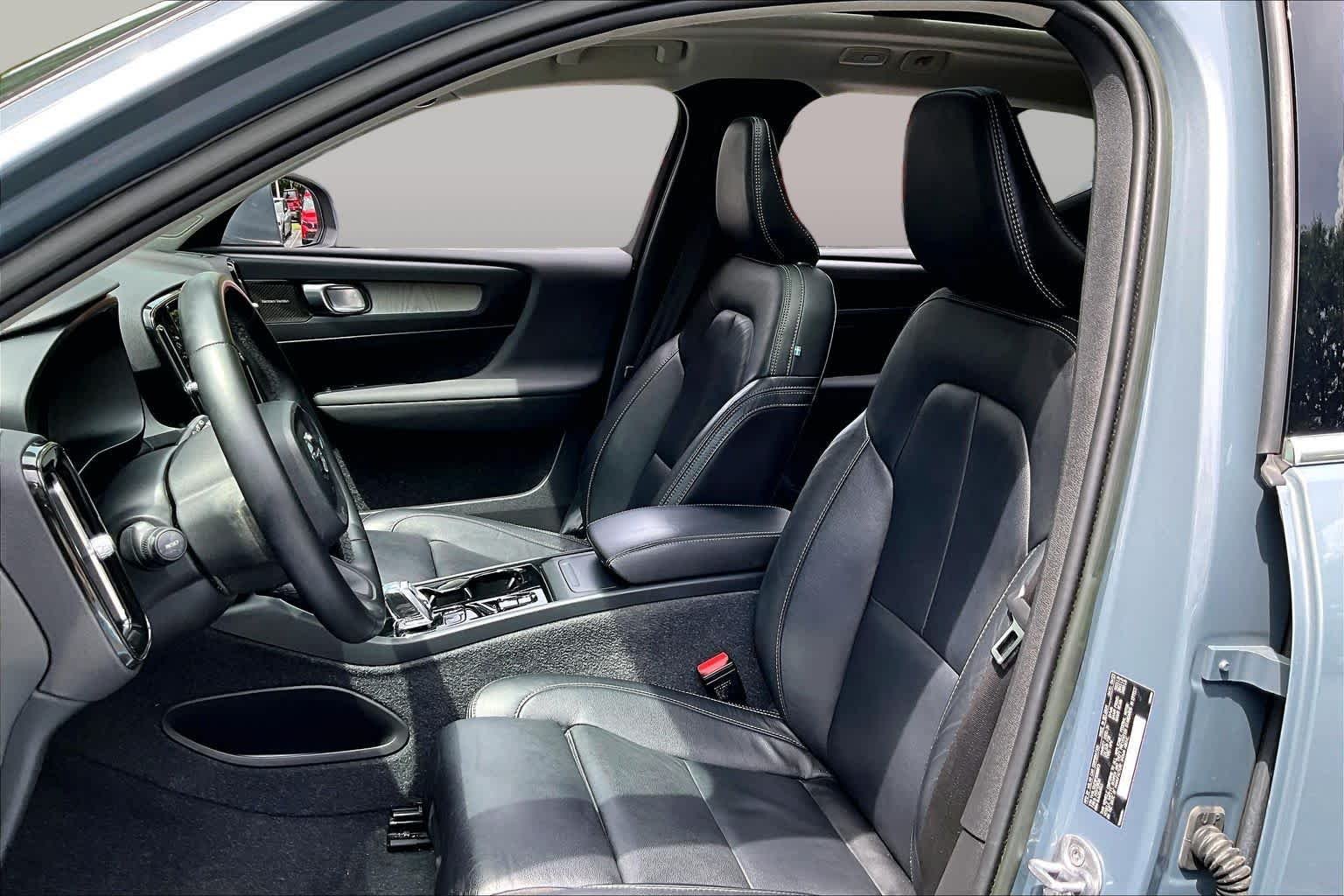 Used 2023  Volvo Plus Bright Theme image 8