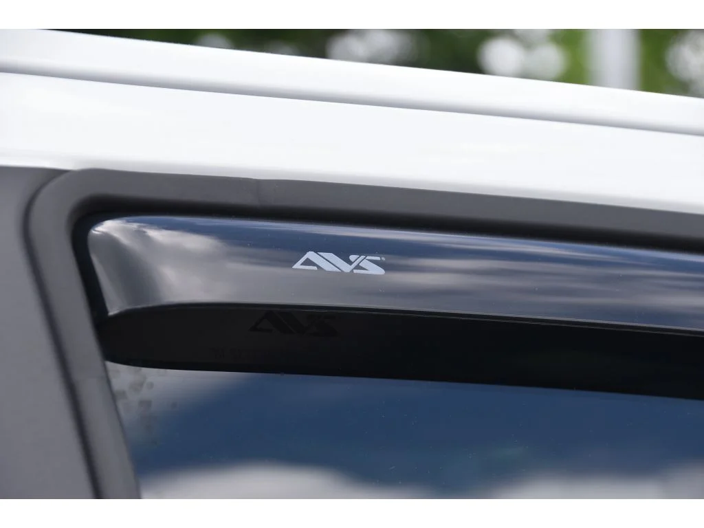 Used 2024 Summit White GMC 4WD AT4 image 25