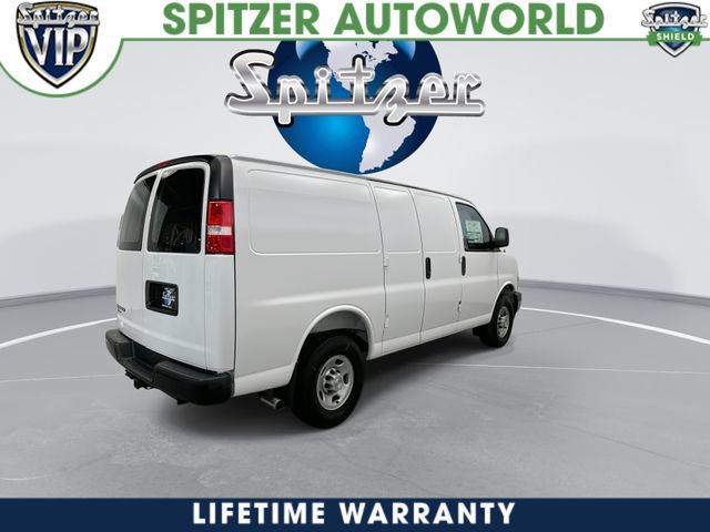 New 2026 Summit White Chevrolet WT image 9
