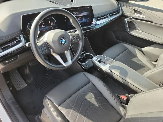 Used 2025  BMW xDrive28i image 23