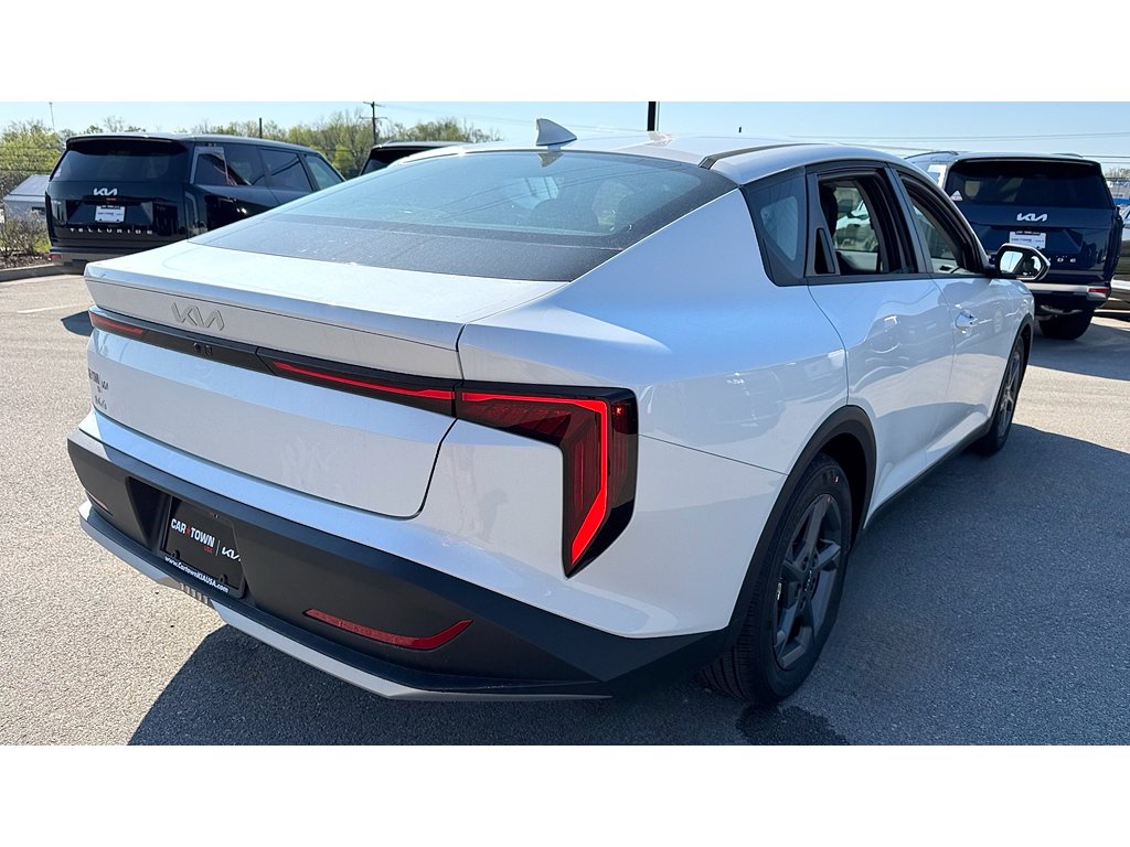New 2026 Snow White Pearl Kia LXS image 4