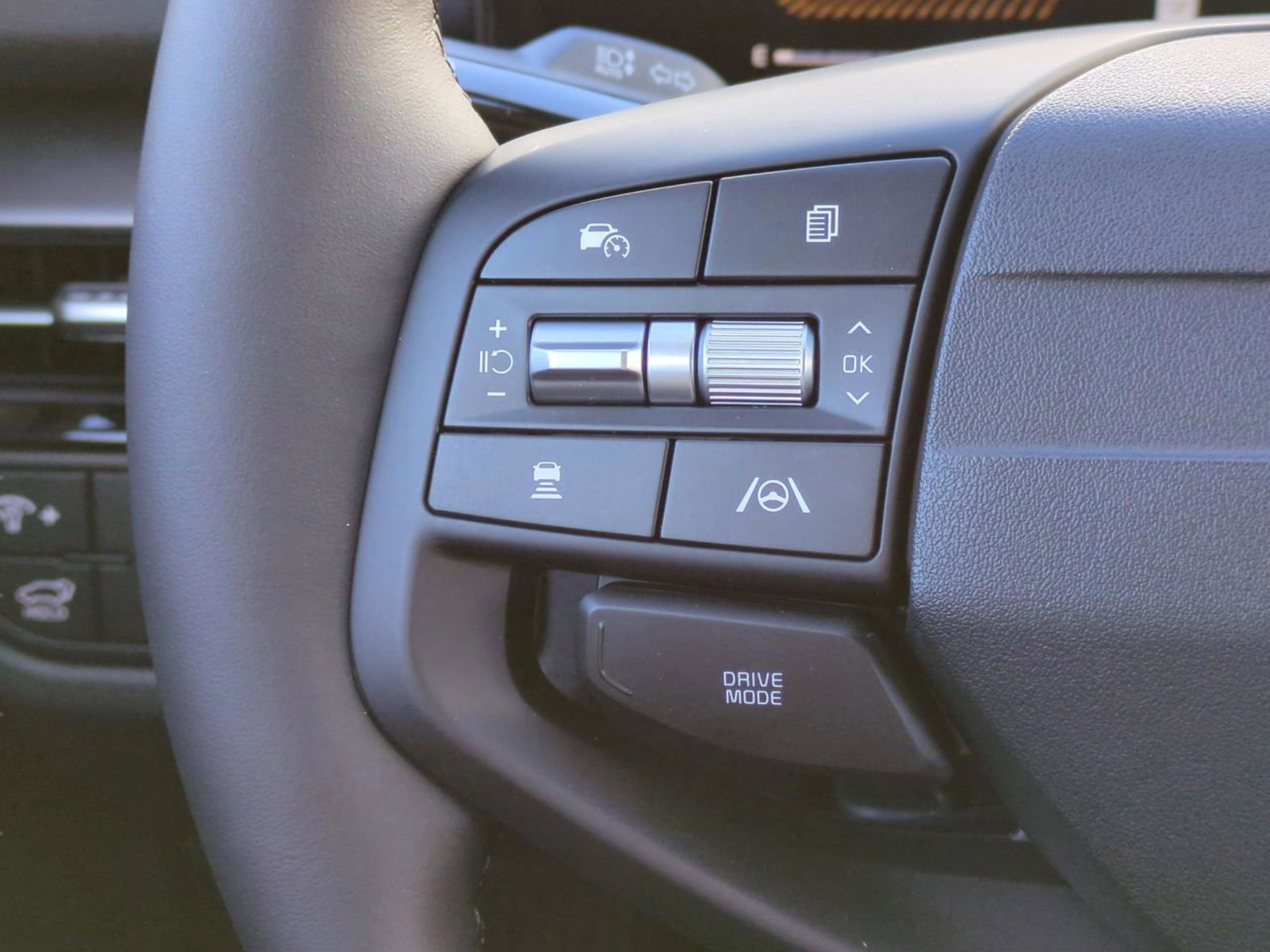 New 2026 Glacial White Pearl Kia EX image 30