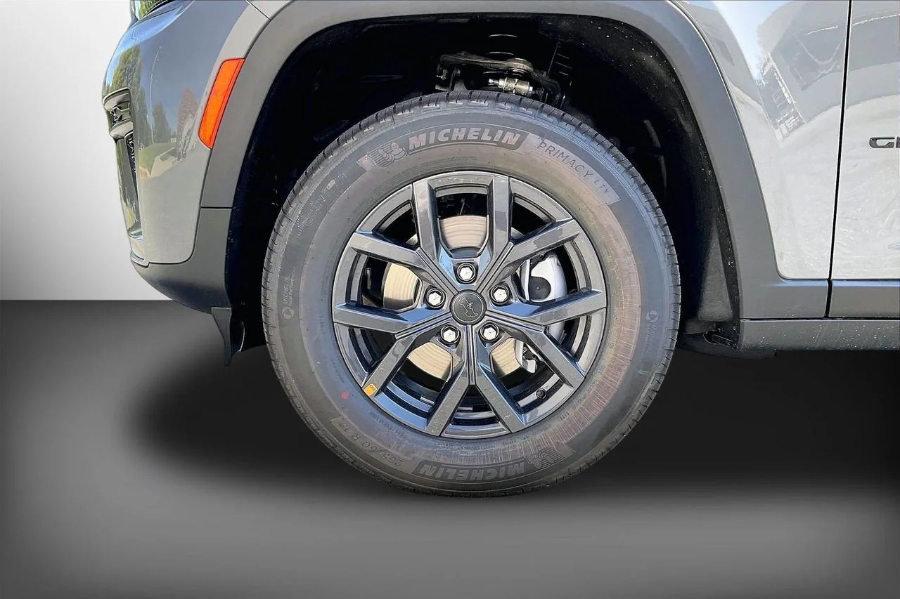 New 2027 Sting-Gray Clear-Coat Paint Jeep Altitude image 28