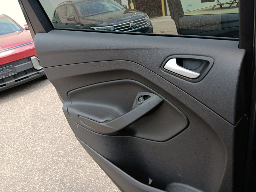 Used 2016 Magnetic Ford SE image 30