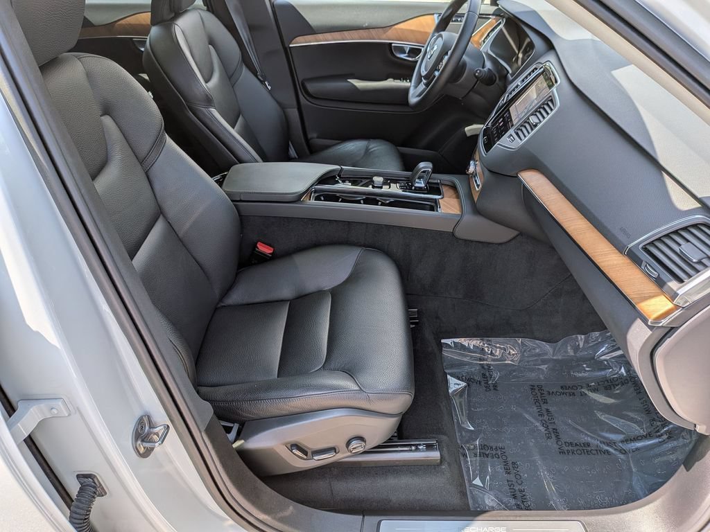 Used 2023  Volvo T8 Core Bright Theme image 41