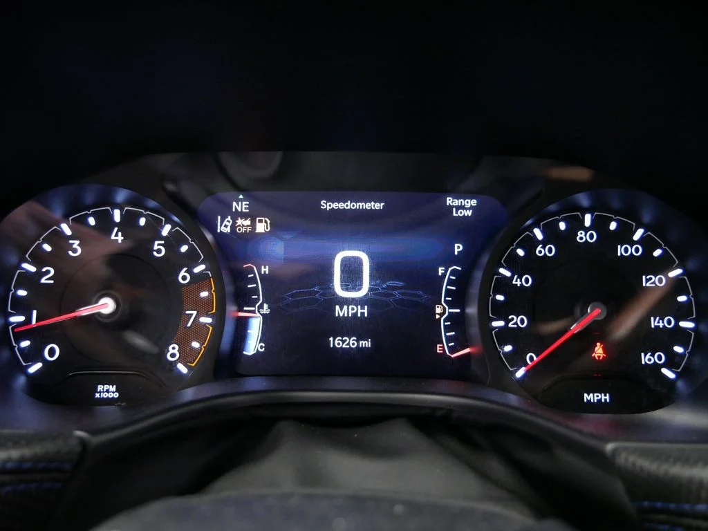 New 2026 Diamond Black Crystal Pearlcoat Jeep Latitude image 30