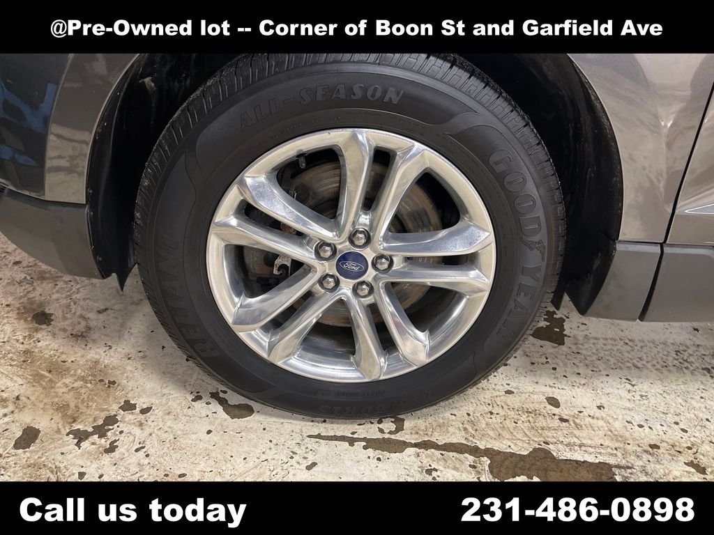 Used 2018 Gray Ford SEL image 10