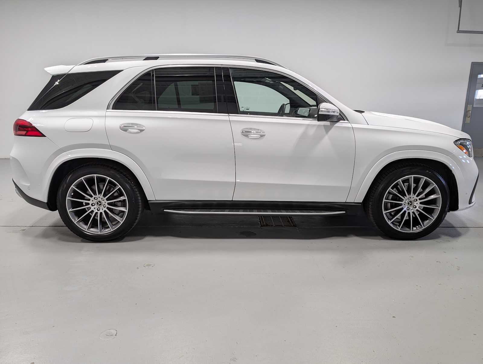 Certified Used 2026 MANUFAKTUR Moonlight White Metallic Mercedes-Benz GLE 580 image 7