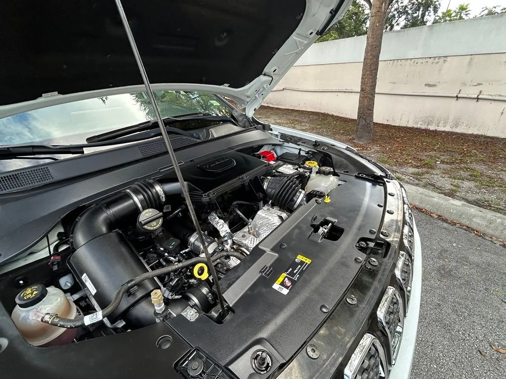 Used 2024 White/off-white Jeep Limited image 23
