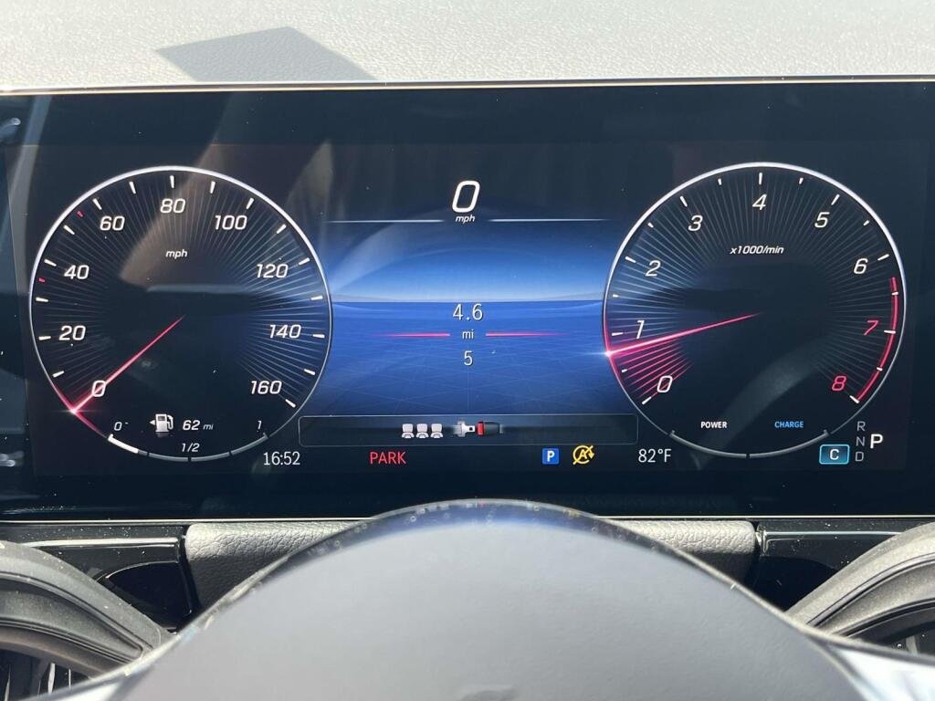 New 2026 Polar White Mercedes-Benz GLA 250 image 3