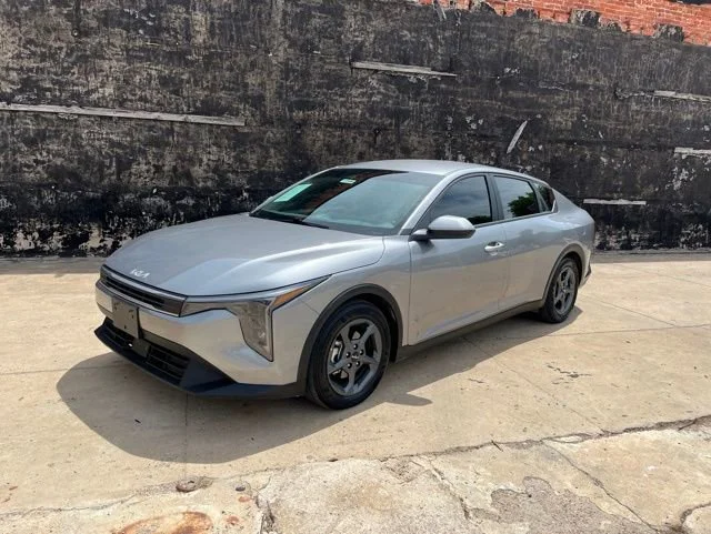 2025 Kia K4 LXS AT's photo