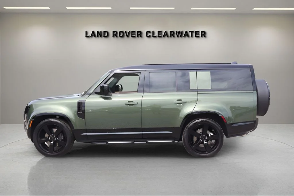 New 2026 Woolstone Green Land Rover X-Dynamic SE image 2