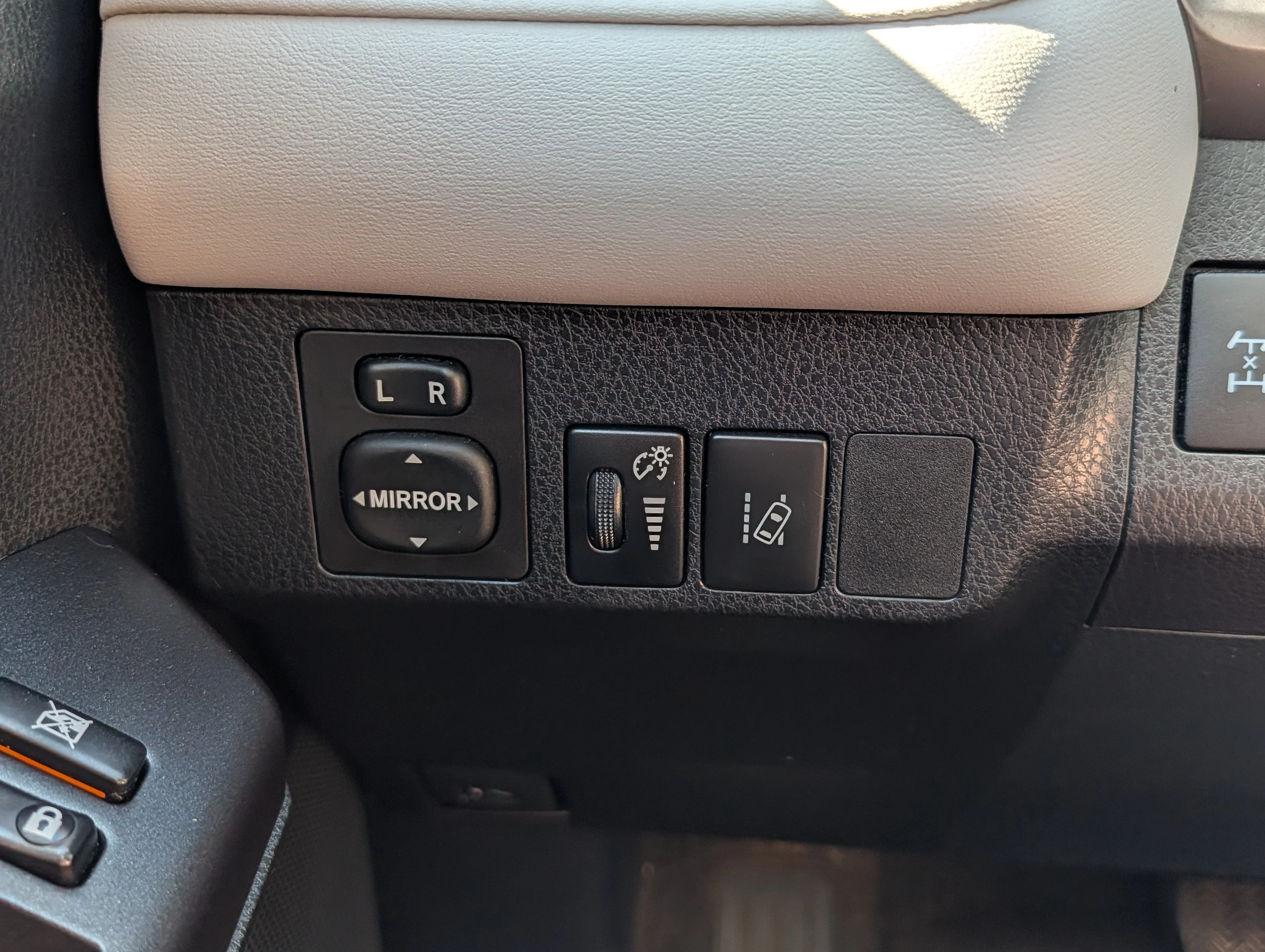 Used 2017 Magnetic Gray Metallic Toyota XLE image 26