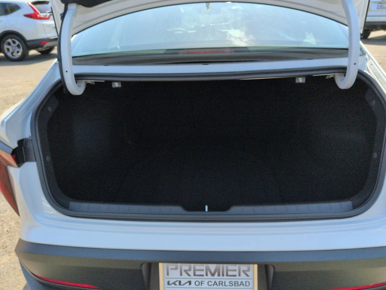 New 2026 Snow White Pearl Kia LXS image 27