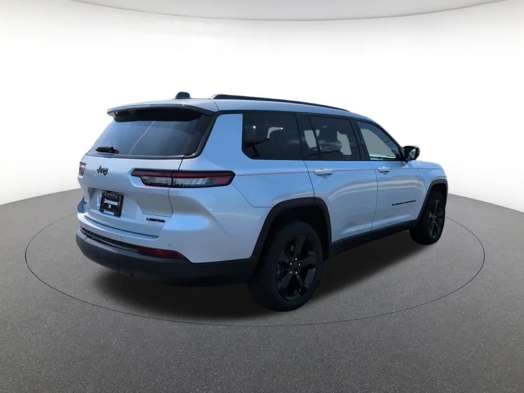 Used 2025 Silver Jeep Limited image 7