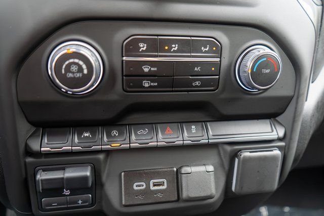 Used 2024  Chevrolet Custom image 28