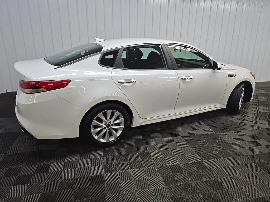 Used 2018 White Kia LX image 3