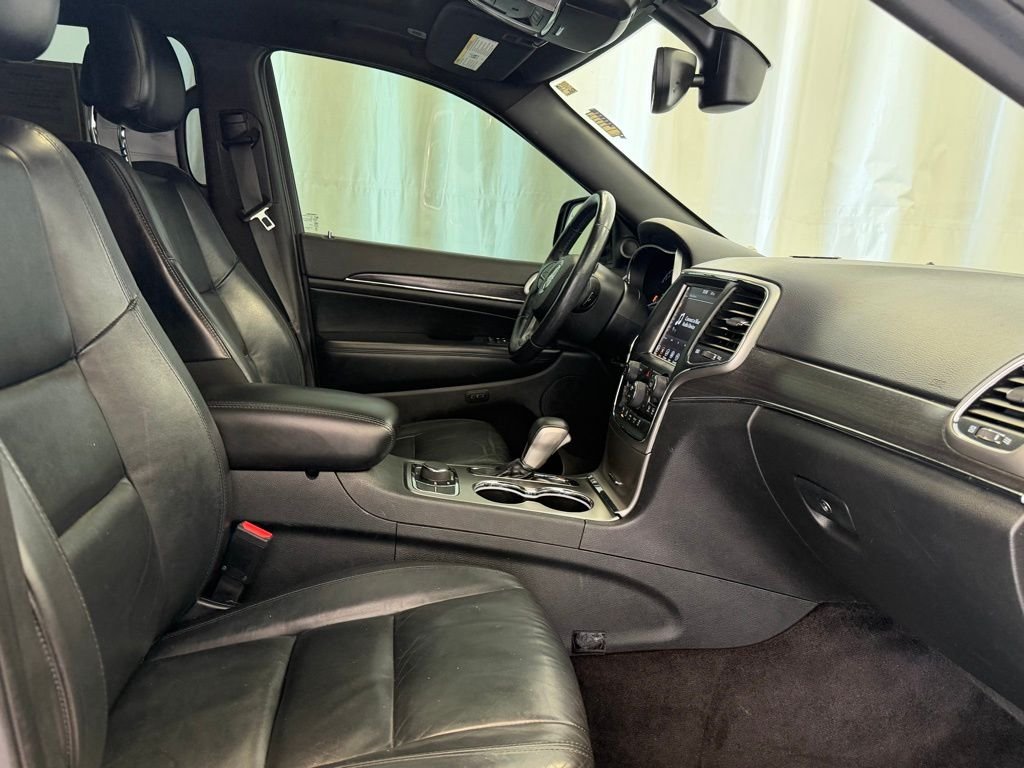 Used 2018 Granite Crystal Metallic Clearcoat Jeep Limited image 15