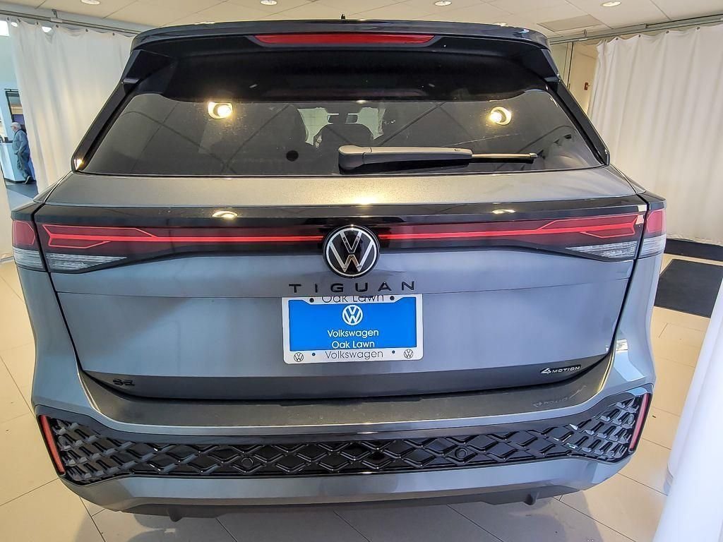 New 2026 Platinum Gray Metallic Volkswagen 2.0T SE R-Line Black image 5