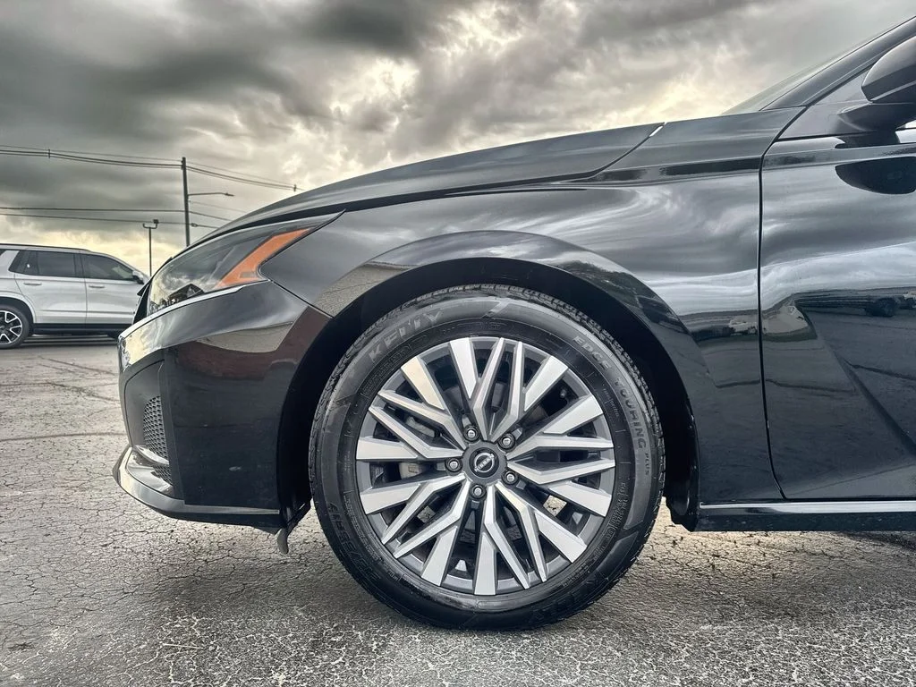 Used 2024 Black Nissan 2.5 SV image 10